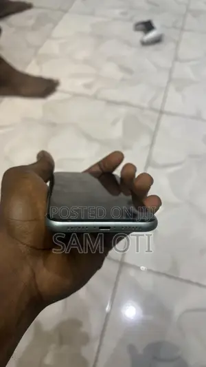 Apple iPhone 11 64 GB Green