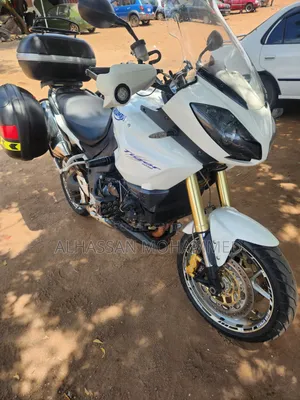 Triumph 2017 White