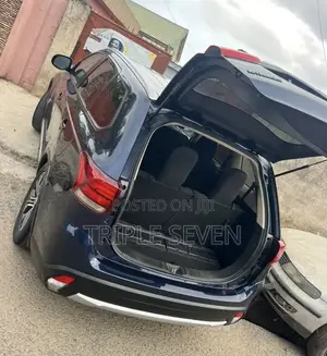 Mitsubishi Outlander 2017 Blue