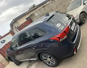 Mitsubishi Outlander 2017 Blue