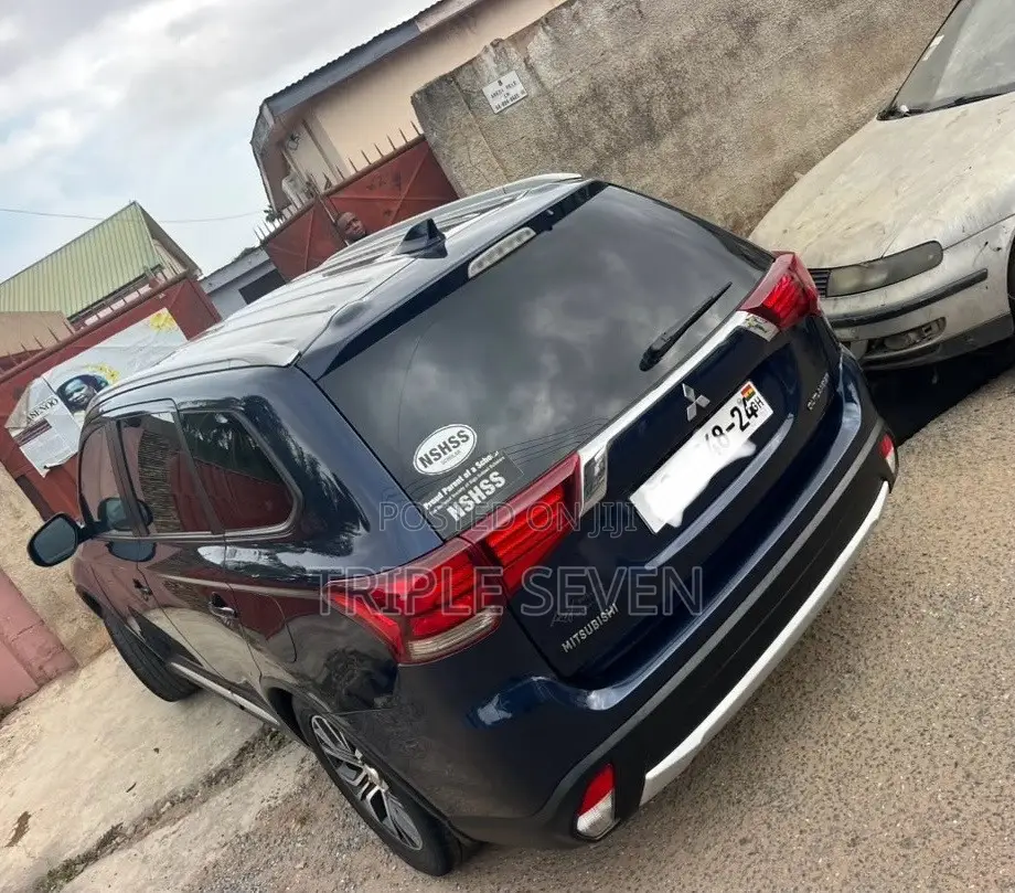 Mitsubishi Outlander 2017 Blue