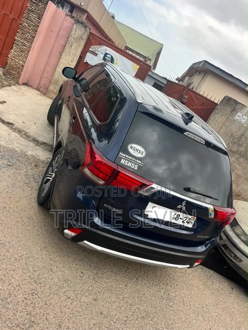 Mitsubishi Outlander 2017 Blue