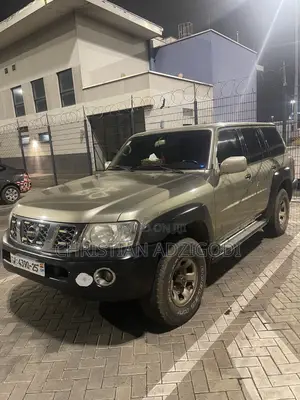 Nissan Patrol 2010 Gold