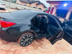 Toyota Corolla L (1.8L 4cyl 2A) 2018 Black