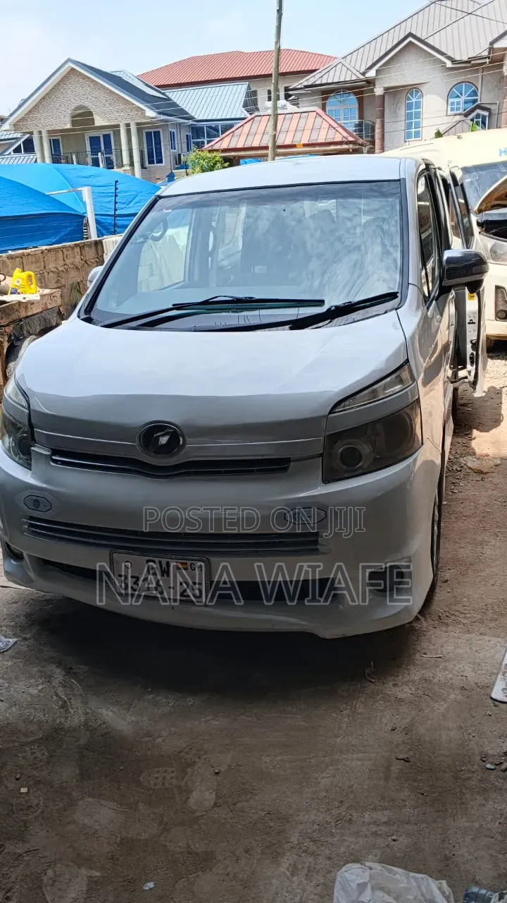 Toyota Voxy 2013 White