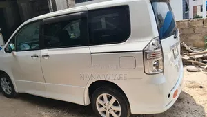 Toyota Voxy 2013 White