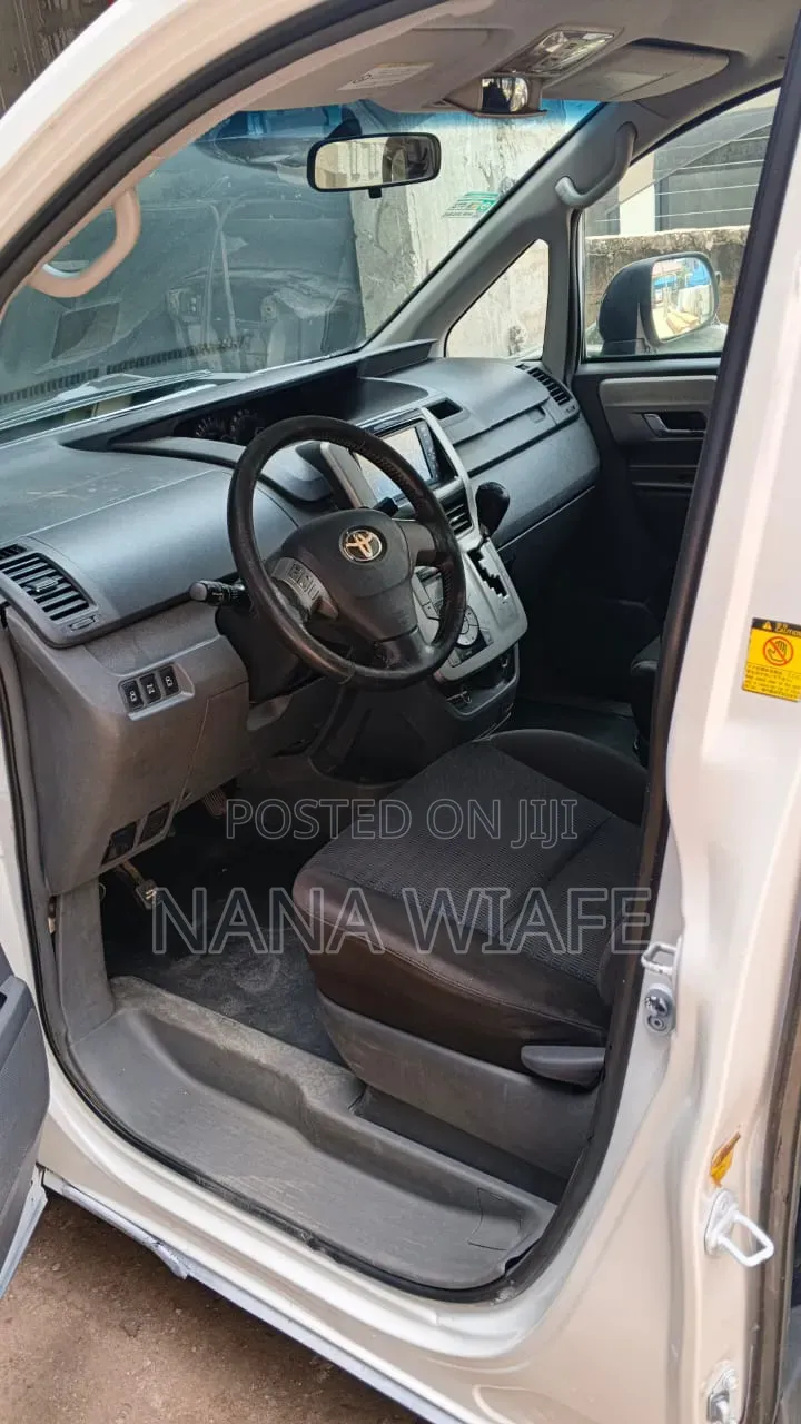 Toyota Voxy 2013 White