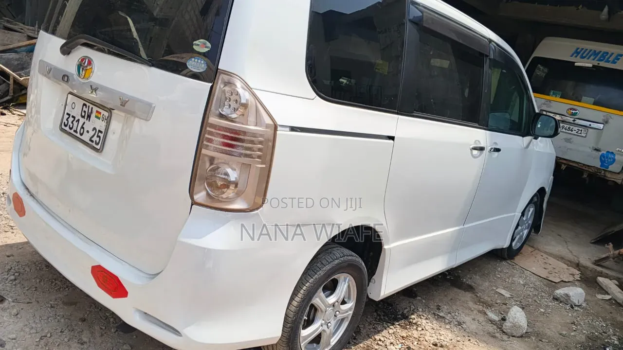 Toyota Voxy 2013 White