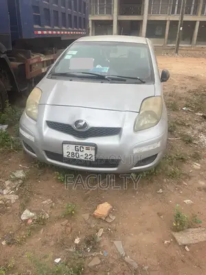 Toyota Vitz 1.0 FWD 3dr 2010 Blue