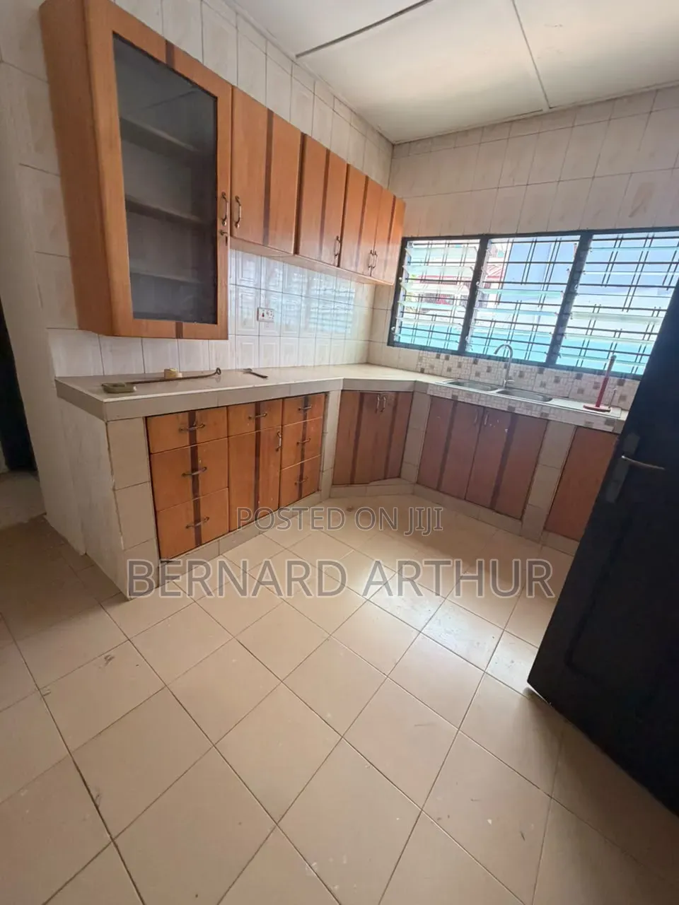 5bdrm Mansion in Bernard Agency, Post Office Area for rent
