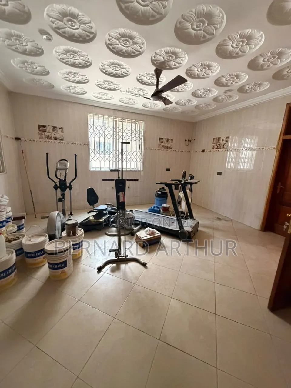 5bdrm Mansion in Bernard Agency, Post Office Area for rent