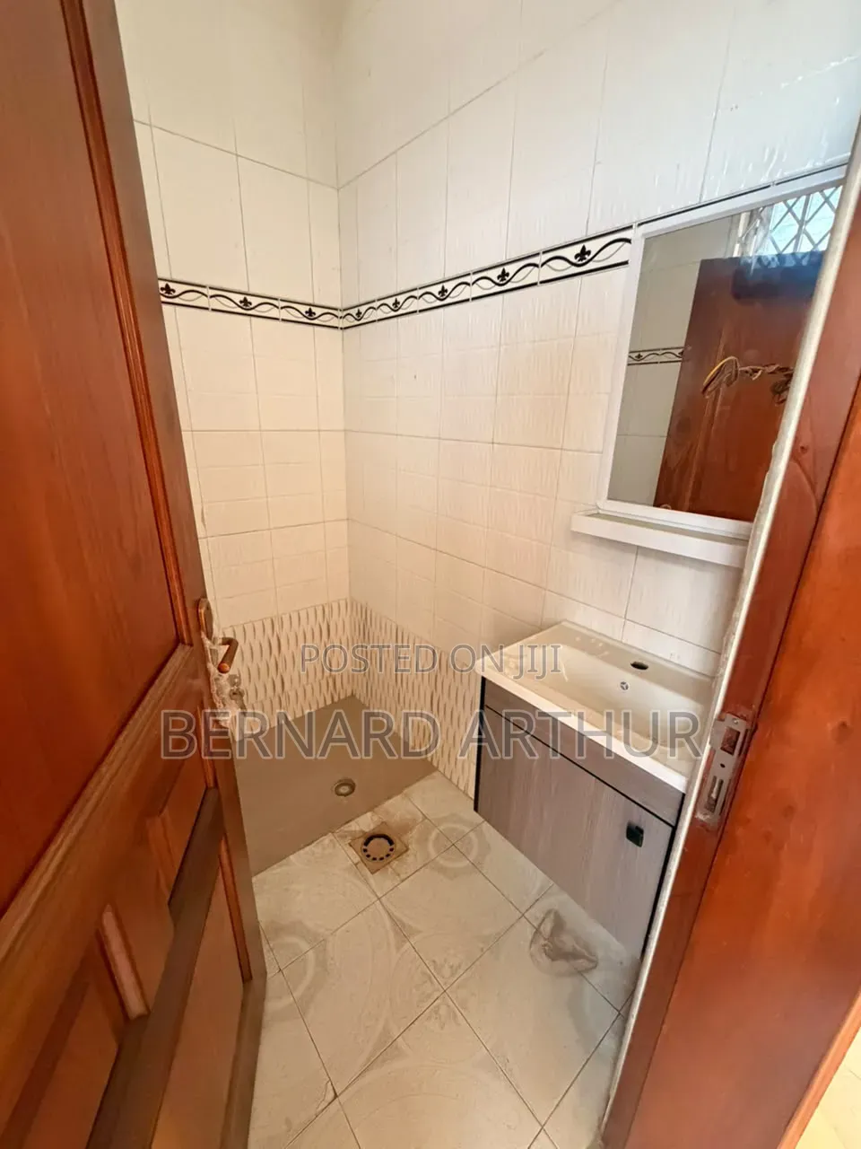 5bdrm Mansion in Bernard Agency, Post Office Area for rent