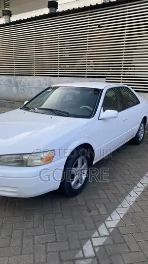 Toyota Camry Automatic 1999 White