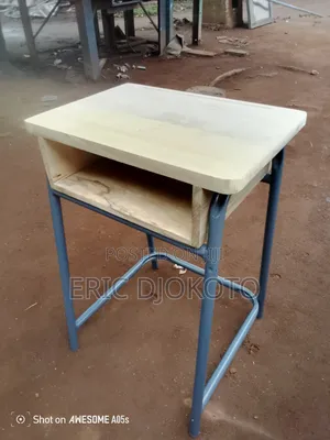 Metal Frame and Wood Students Desk