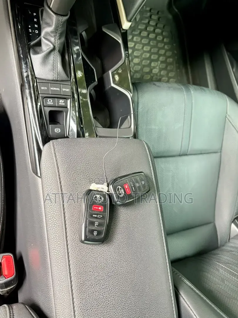 Toyota Camry 2025 Gray