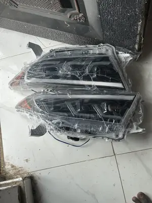 Toyota Highlander 2012 Headlights Pair Spec