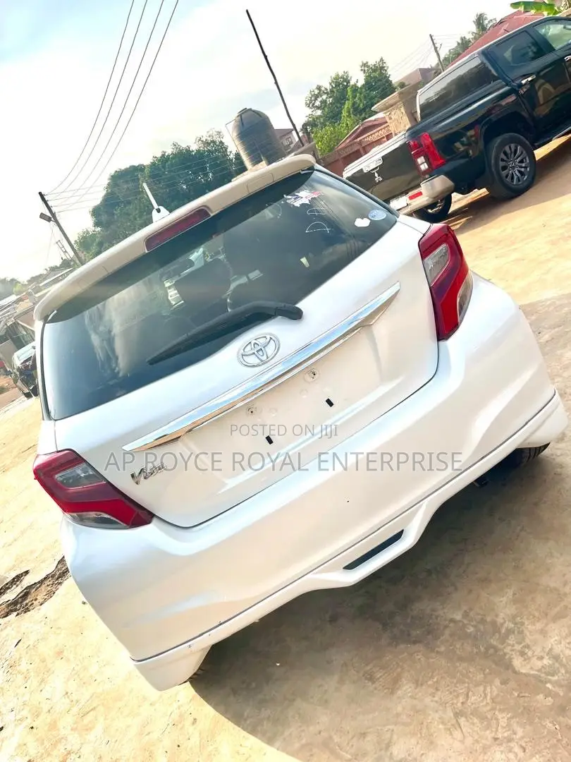 Toyota Vitz 1.3 FWD 5dr 2015 White