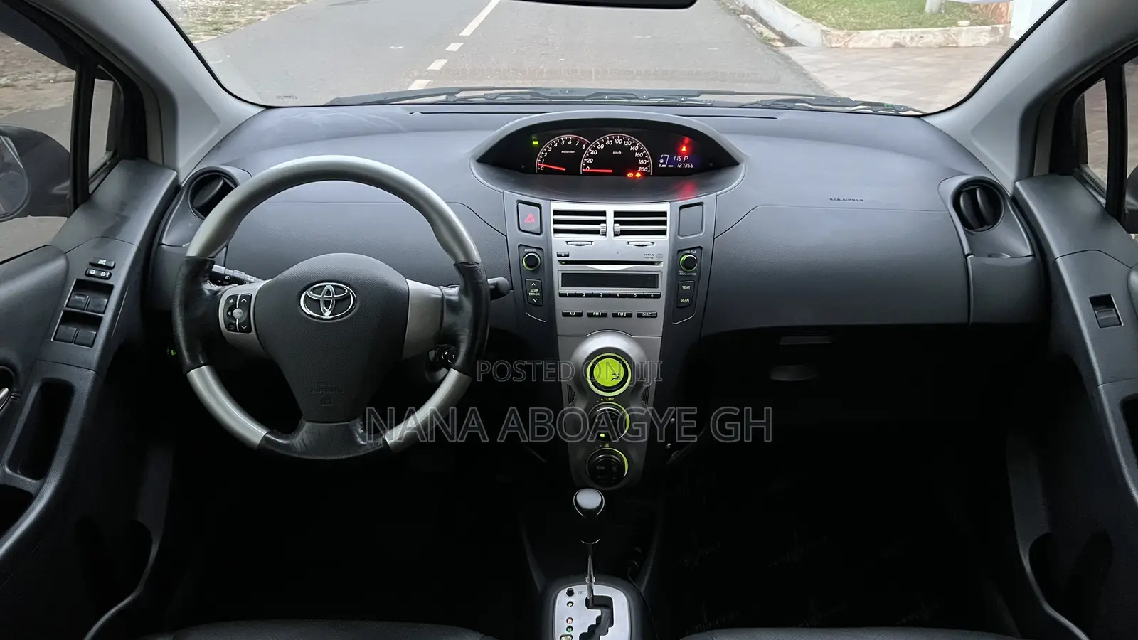 Toyota Yaris 2011 Black