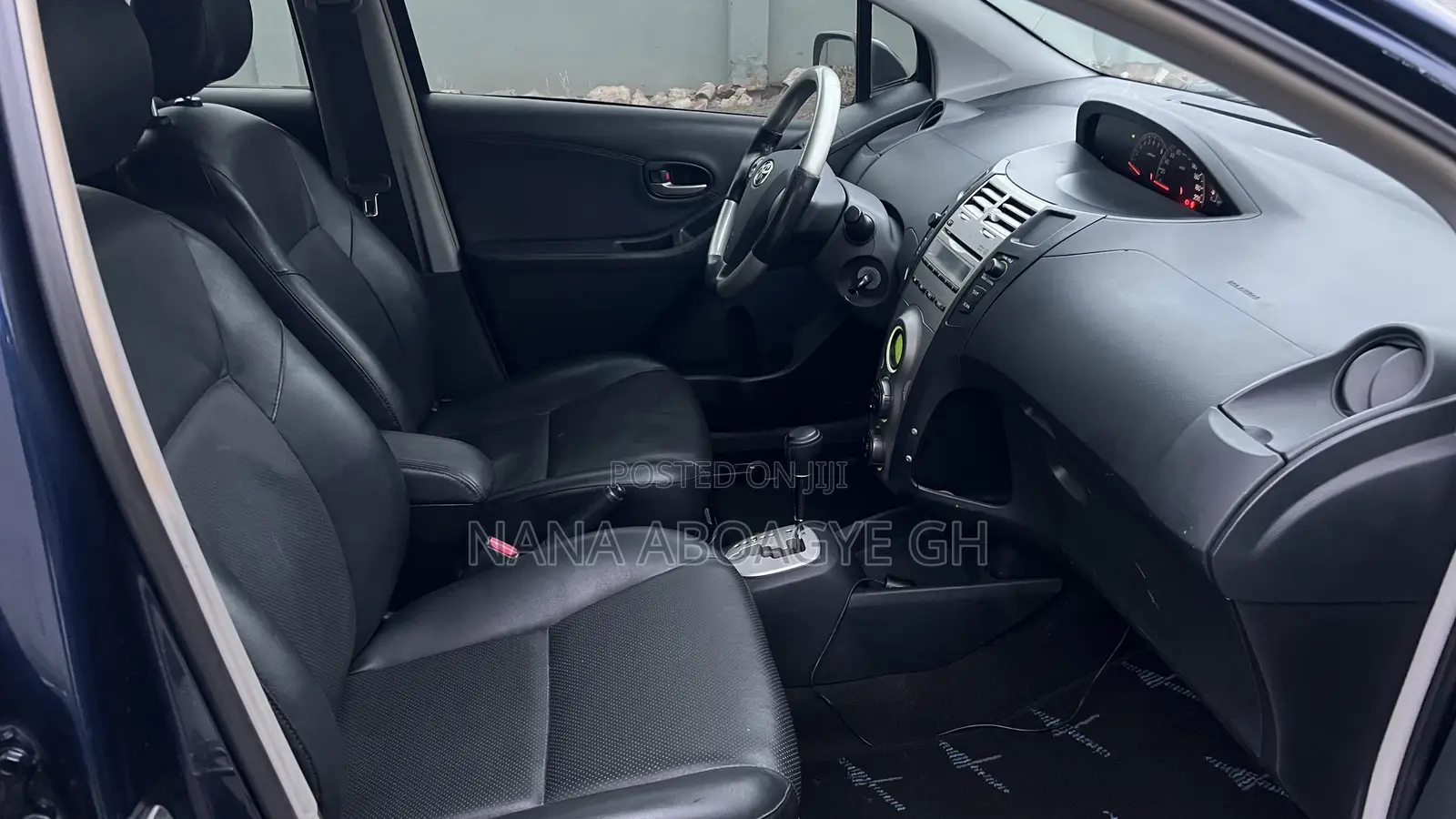 Toyota Yaris 2011 Black