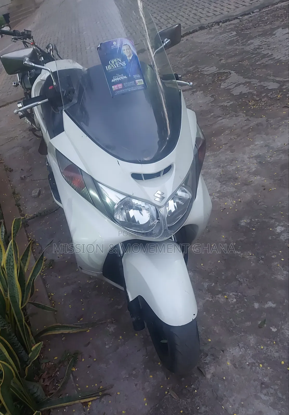 Suzuki Burgman 2024 White