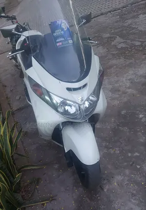 Suzuki Burgman 2024 White