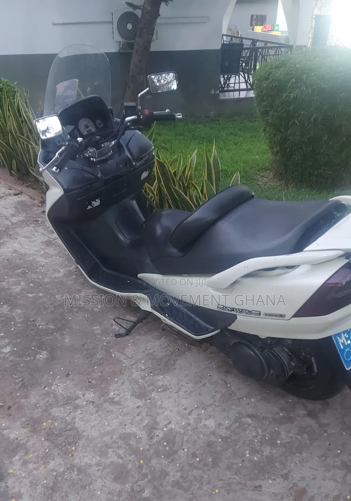 Suzuki Burgman 2024 White