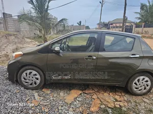 Toyota Yaris LE Hatchback 5dr 2012 Green