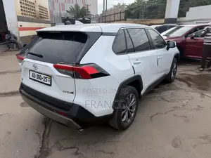 Toyota RAV4 XLE AWD 2024 White