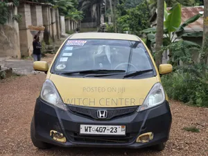 Honda Fit Automatic 2011 Gold