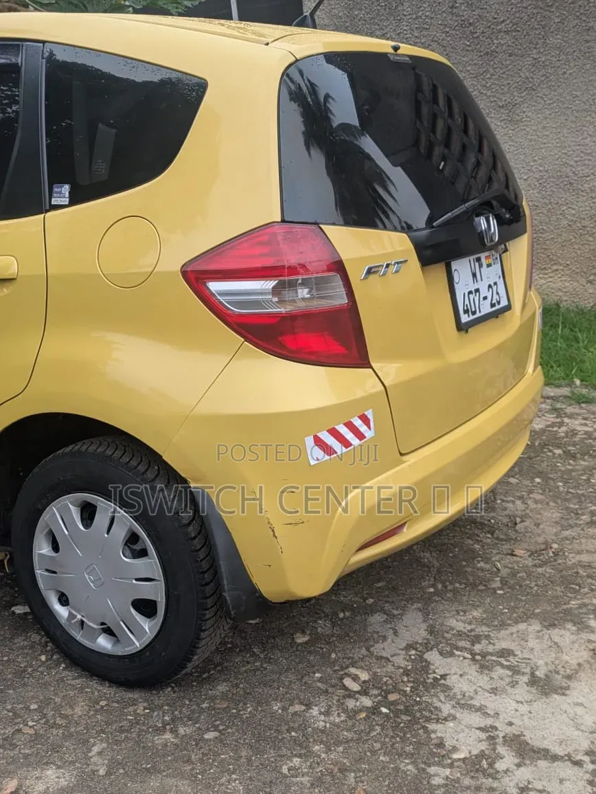 Honda Fit Automatic 2011 Gold