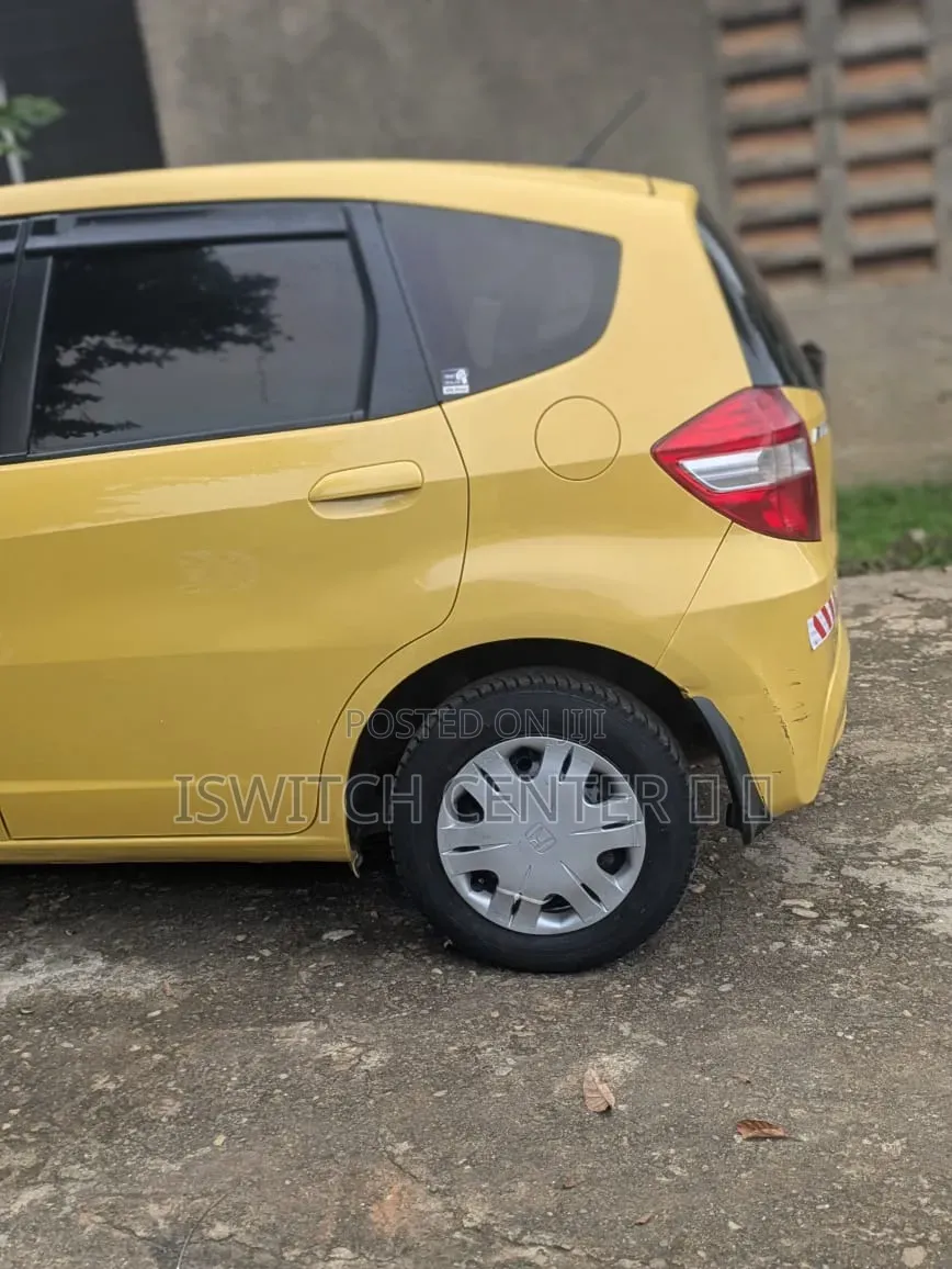 Honda Fit Automatic 2011 Gold