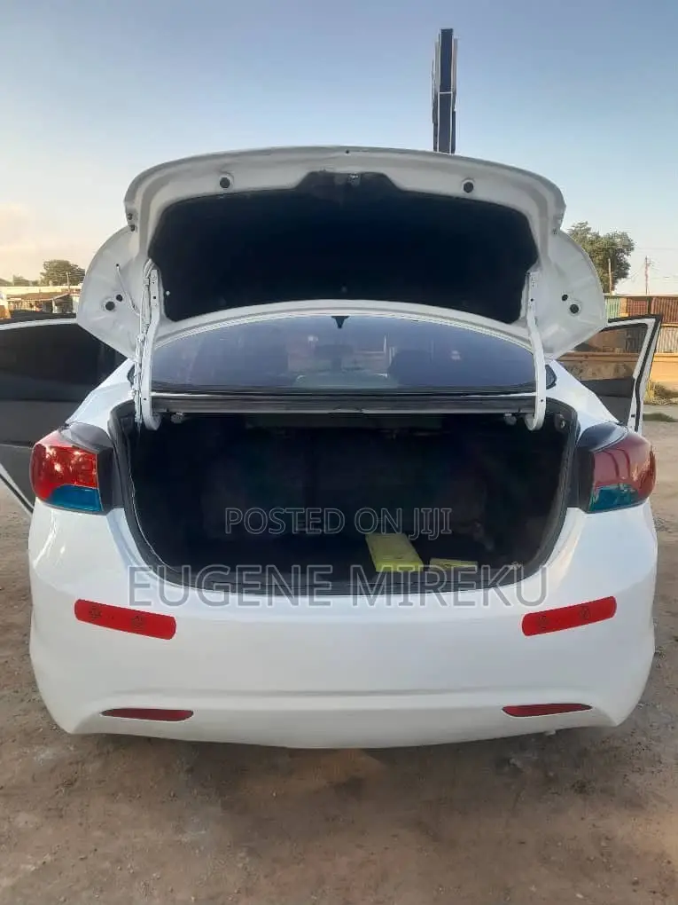 Hyundai Elantra 2013 White