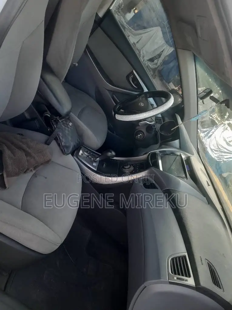 Hyundai Elantra 2013 White