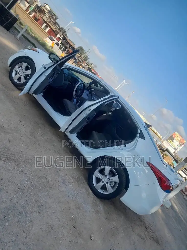 Hyundai Elantra 2013 White