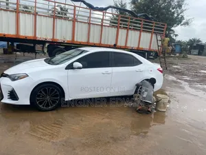 Toyota Corolla S 4dr Sedan (1.8L 4cyl CVT) 2015 White