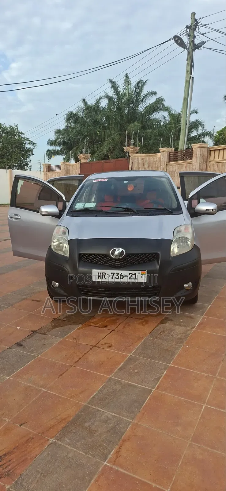 Toyota Vitz 2010 Silver