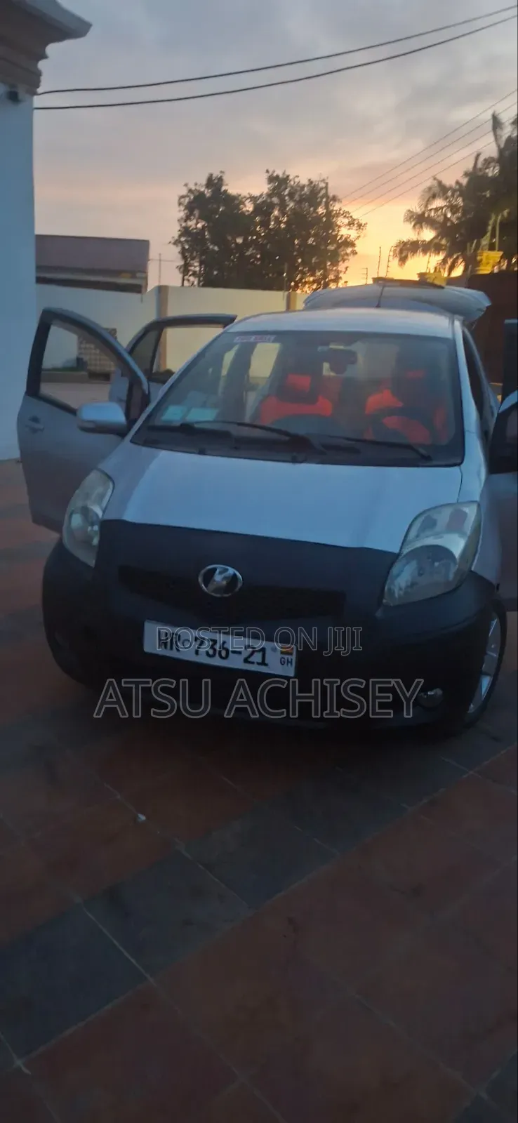 Toyota Vitz 2010 Silver