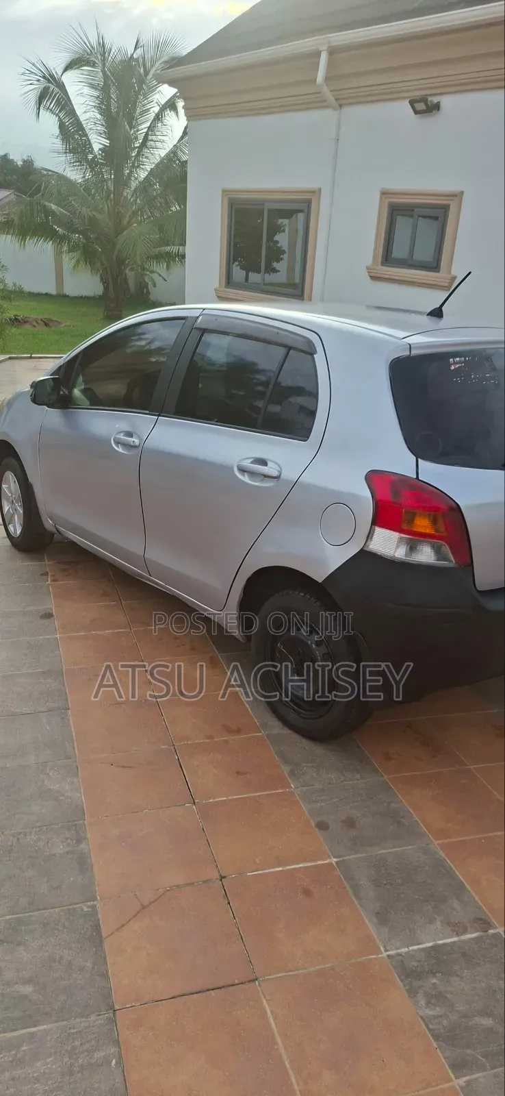 Toyota Vitz 2010 Silver