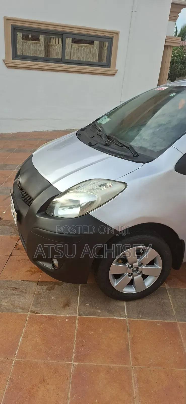 Toyota Vitz 2010 Silver