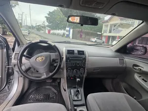 Toyota Corolla 2010 Silver