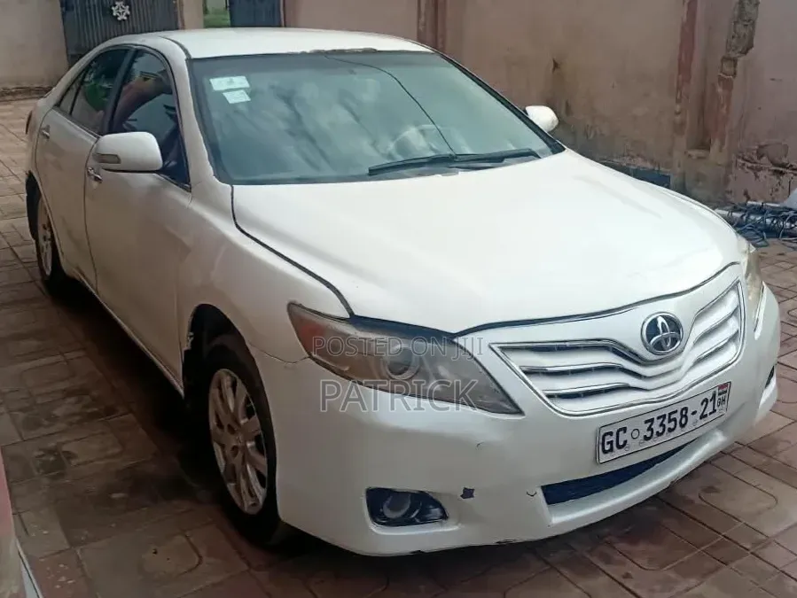 Toyota Camry LE 4dr Sedan (2.5L 4cyl 6A) 2011 White