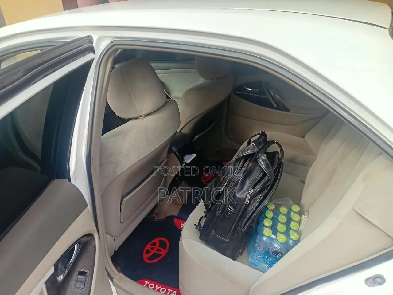 Toyota Camry LE 4dr Sedan (2.5L 4cyl 6A) 2011 White