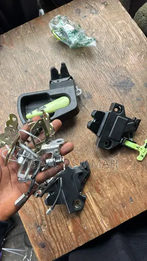 Corolla 2005,2006,2009,2010,2011,2012,2013,2014,2015,2016 Boot Lock
