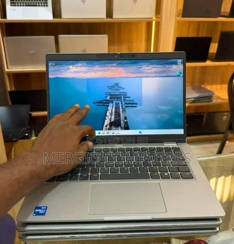 Laptop Dell Latitude 5320 16GB Intel Core i5 SSD 256GB
