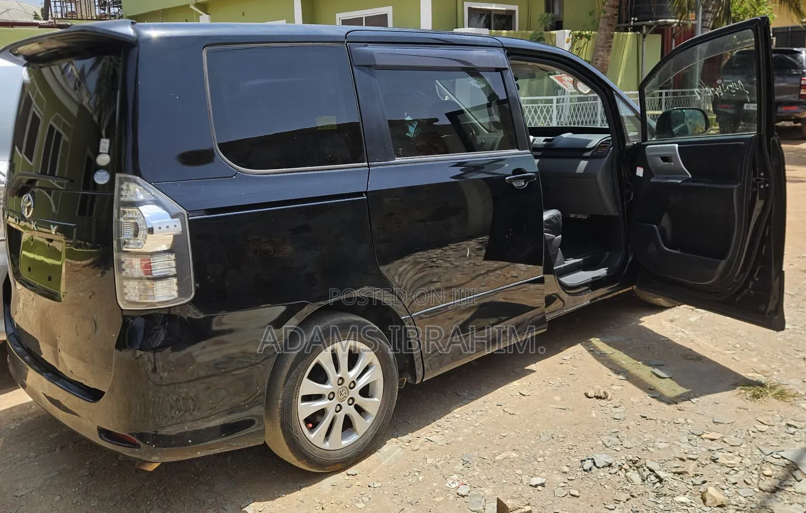 Toyota Voxy V 2WD 8-Seater 2011 Black