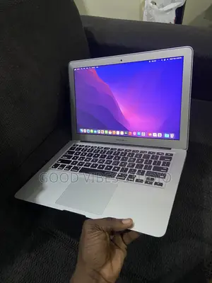 Laptop Apple MacBook Pro 2017 8GB Intel Core i5 SSD 128GB