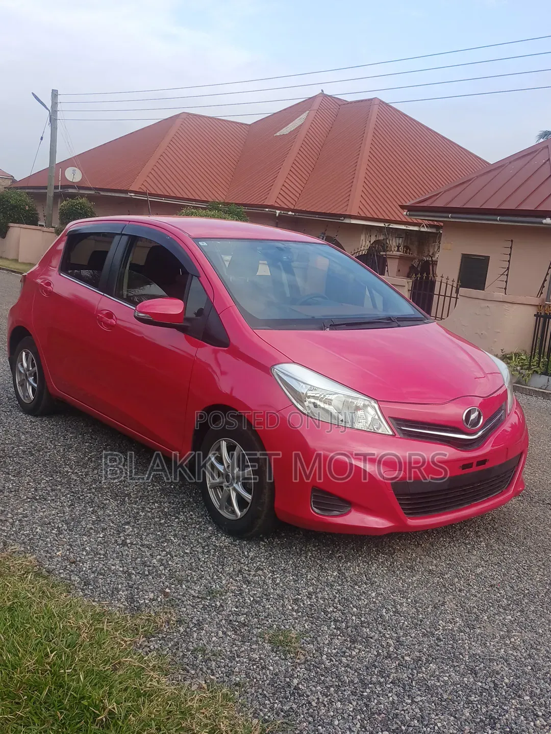 Toyota Vitz 1.3 FWD 3dr 2012 Ivory