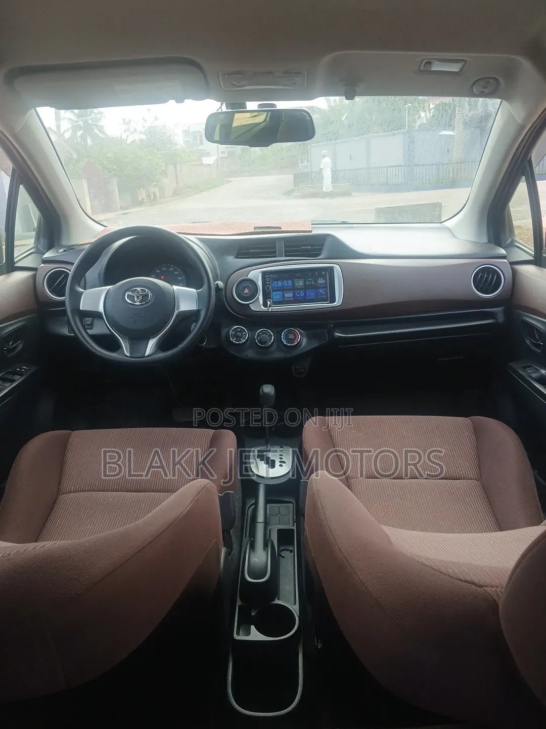 Toyota Vitz 1.3 FWD 3dr 2012 Ivory