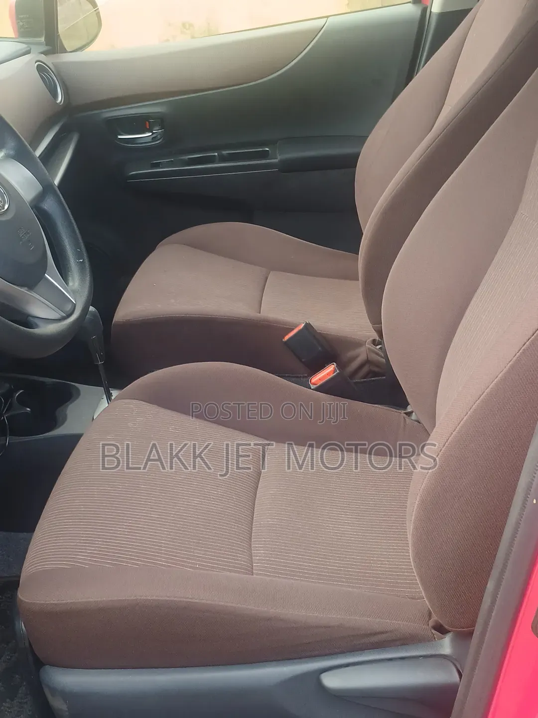 Toyota Vitz 1.3 FWD 3dr 2012 Ivory