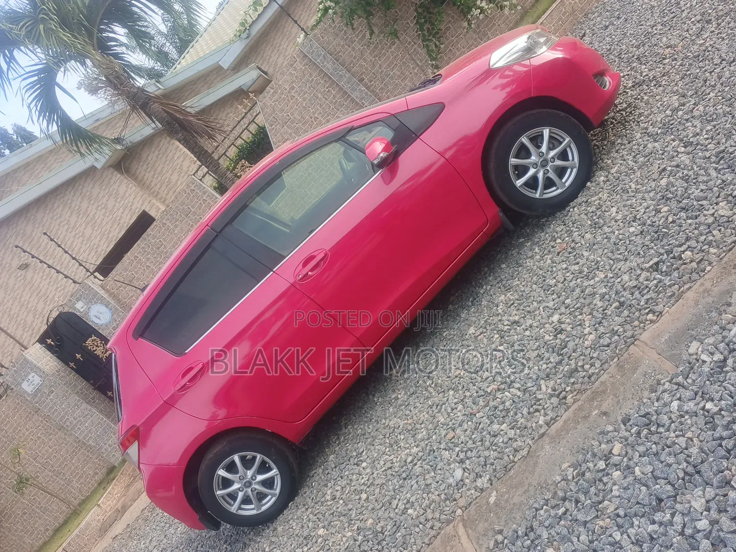 Toyota Vitz 1.3 FWD 3dr 2012 Ivory